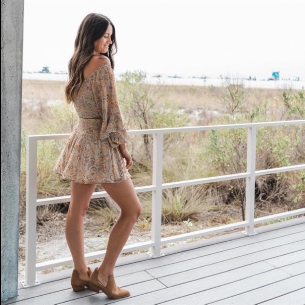 🆕 Style Rack | NWT Off Shoulder Paisley Print Smocked Cropped Top